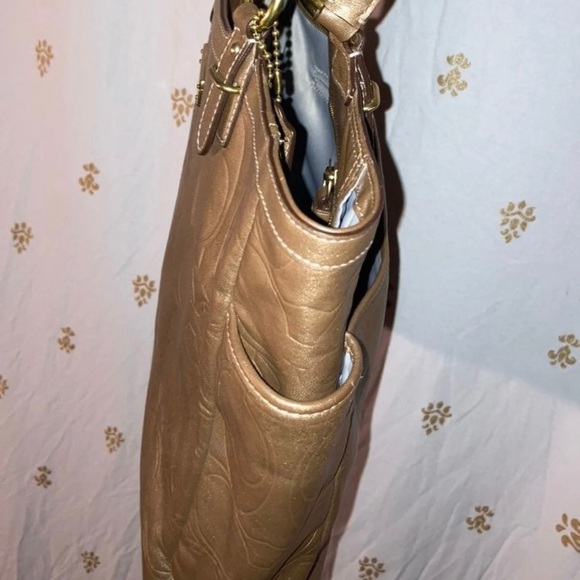 Coach purse - Picture 2 of 7